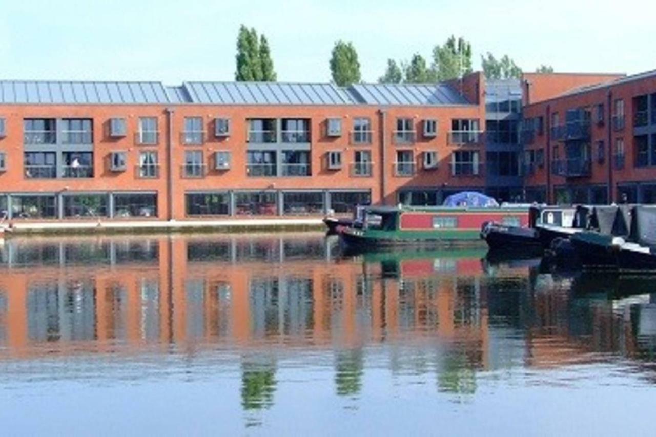 Canal Side Worcester Exterior photo